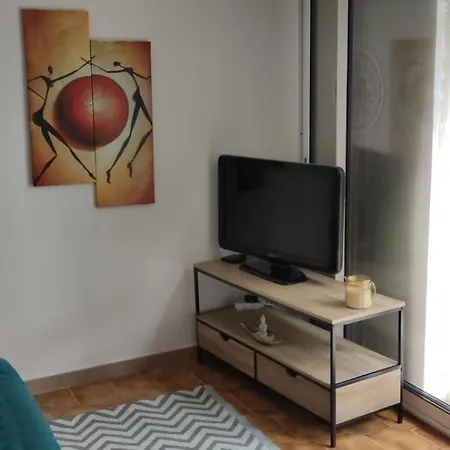 A L Ombre Du Figuier Lägenhet