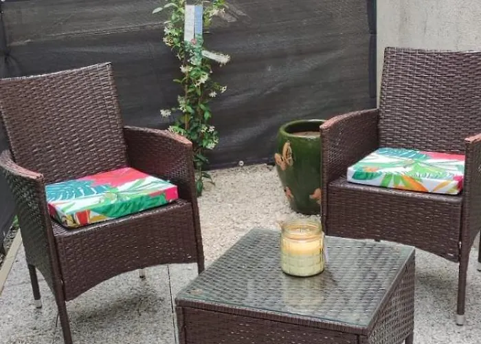 A L Ombre Du Figuier