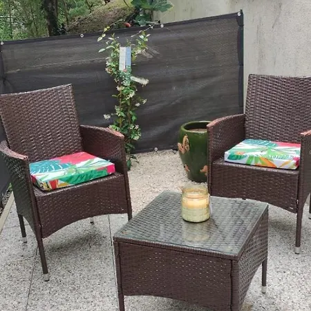 A L Ombre Du Figuier